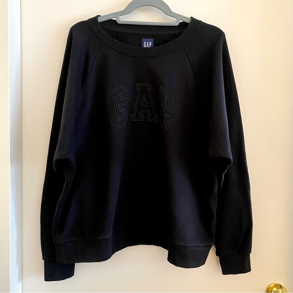 Gap black sweatshirt. Size L.